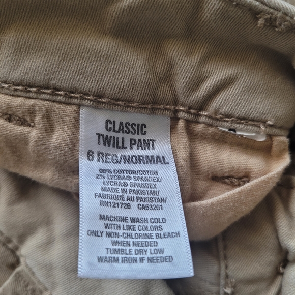 ⭐3/$15⭐ Khaki Classic Twill Women's Pants - Size 6 - Picture 2 of 5